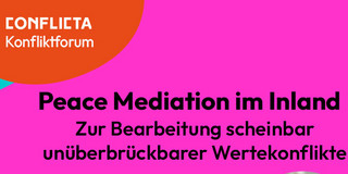 Veranstaltungsgrafik mit pinkem Hintergrund und türkisfarbenen sowie orangefarbenen Gestaltungselementen. Oben links steht in einem orangefarbenen Kreis „CONFLICTA Konfliktforum“. Zentral in großer schwarzer Schrift: „Peace Mediation im Inland“, darunter der Untertitel „Zur Bearbeitung scheinbar unüberbrückbarer Wertekonflikte“. Unten rechts ist ein Porträtfoto einer Person zu sehen. Unter dem Titel steht „Mit Katty Nöllenburg“. Das Design wirkt modern und aufmerksamkeitsstark.