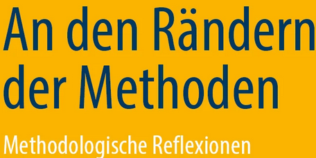 Buchcover mit orangefarbenem Hintergrund und dunkelblauer Schrift. Der Titel lautet „An den Rändern der Methoden: Methodologische Reflexionen qualitativer Bildungs- und Sozialforschung“. Unten sind die Logos von ZSB und Springer VS in Weiß abgebildet. Das Design ist schlicht und kontrastreich gestaltet.