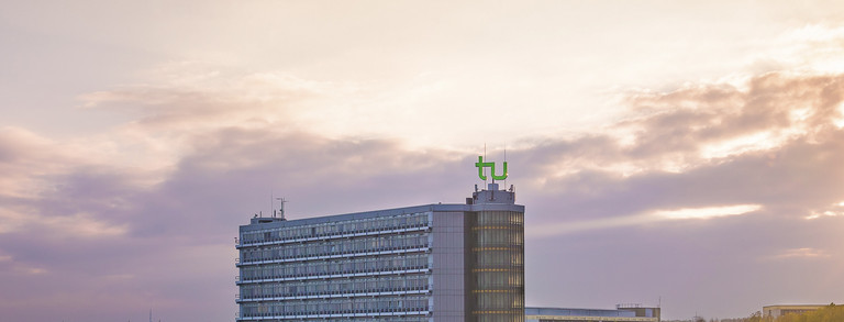 Mensa und Mathetower im Sonnenuntergang